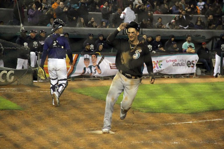 Saraperos gana 6-5 a Sultanes ante 13 mil aficionados en Clásico Con Causa