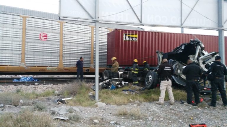 Trailero muere al intentar ganarle el paso al tren en Ramos Arizpe