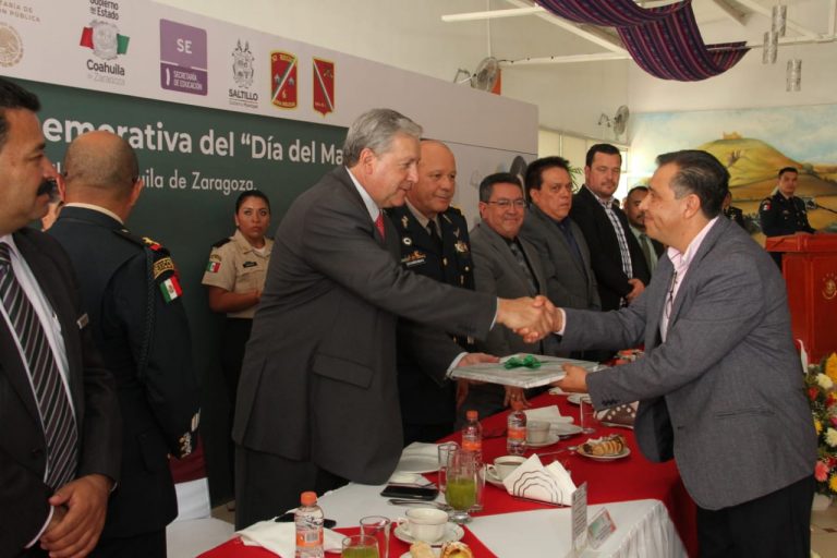 Reconocen Fuerzas Armadas labor del magisterio coahuilense