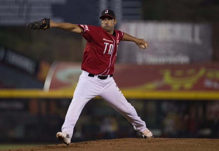 Toros de Tijuana aprovechan errores de Saraperos y ganan 9 a 6 en el arranque de la serie