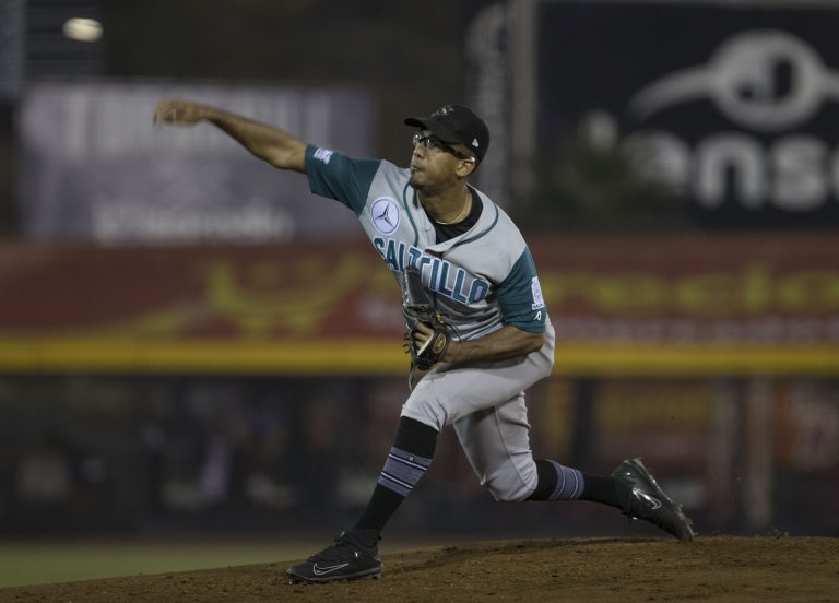 Toros de Tijuana gana 8 a 6 a Saraperos para amarrar la serie en su casa