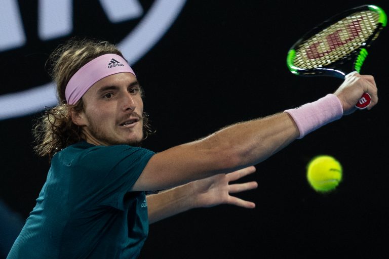 Tsitsipas, de 20 años, elimina a Nadal