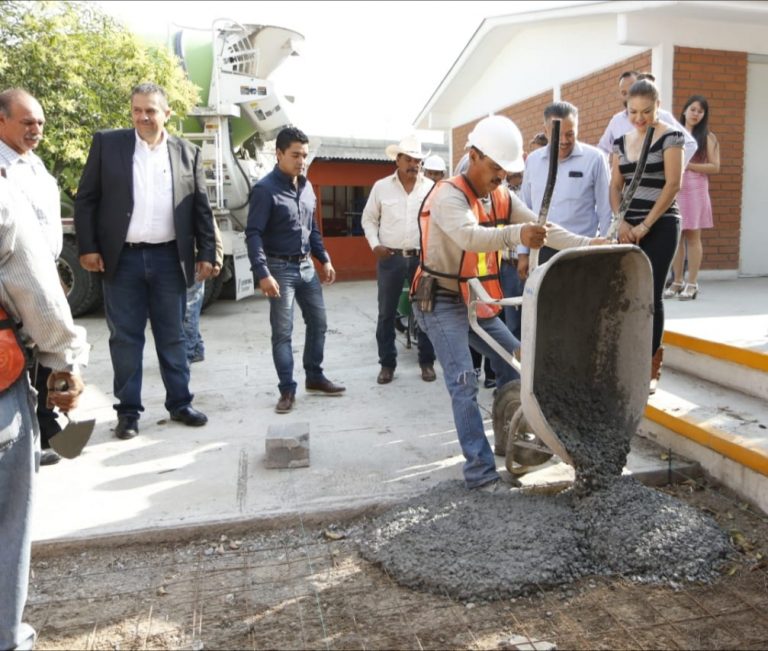 Continúan entregando el Programa “Escuelas al 50” en Ramos Arizpe