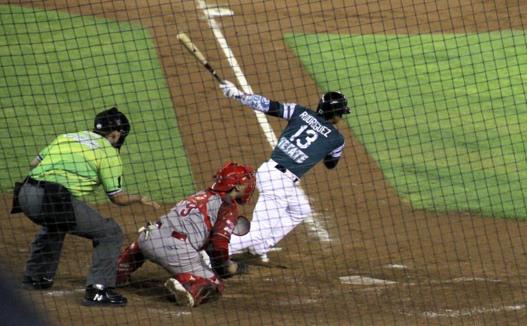 Diablos Rojos del México gana 4-1 a Saraperos y amarra la serie en Saltillo