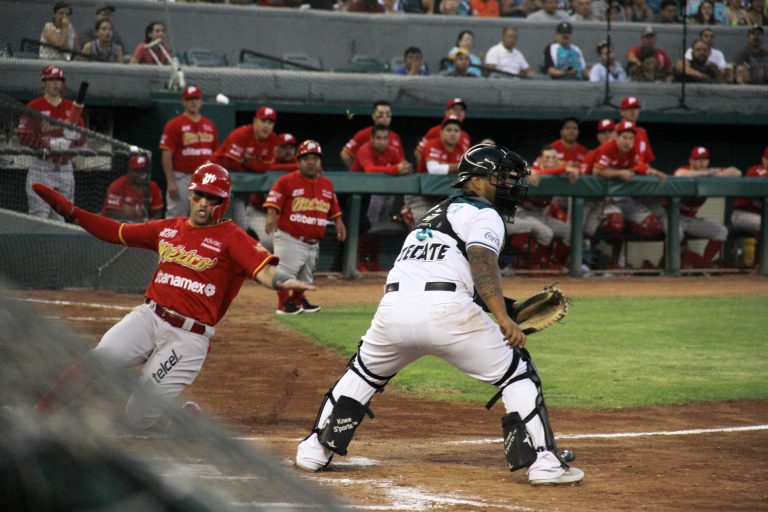 Diablos Rojos derrota 11-3 a Saraperos en el arranque de la serie en Saltillo