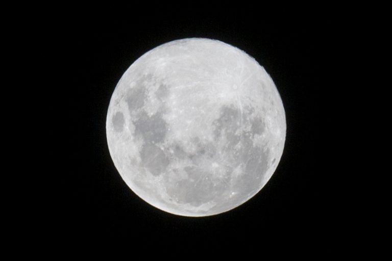 La Luna se está encogiendo, revela la NASA