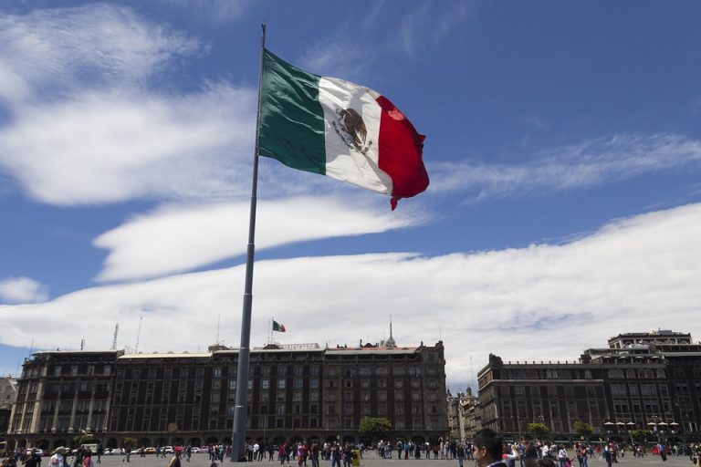 OCDE baja, por segunda vez en el año, estimado de crecimiento de México para 2019