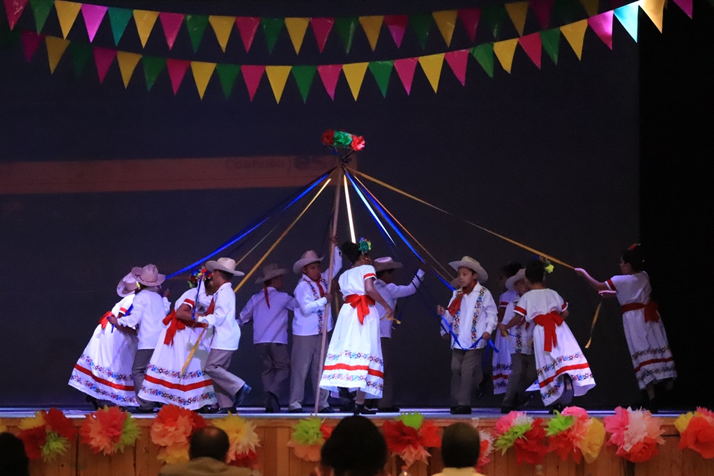 Preservan las tradiciones de la Danza y los Bailes Mestizos de Coahuila