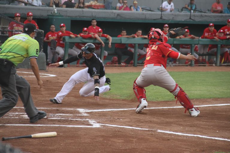  Saraperos derrota 9-7 a Diablos para empatar la serie