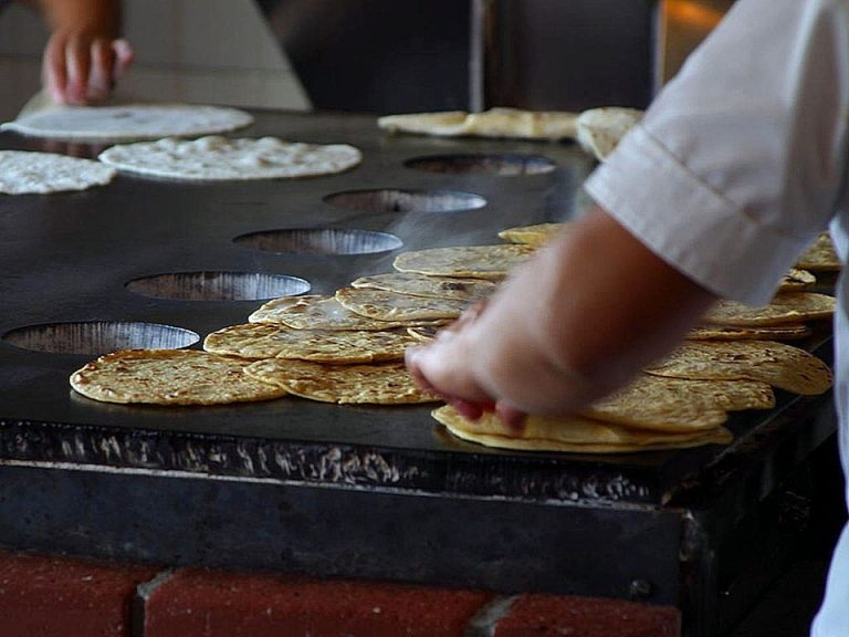 Tortillas, tamales, sopes y totopos contienen sustancias cancerígenas: UNAM