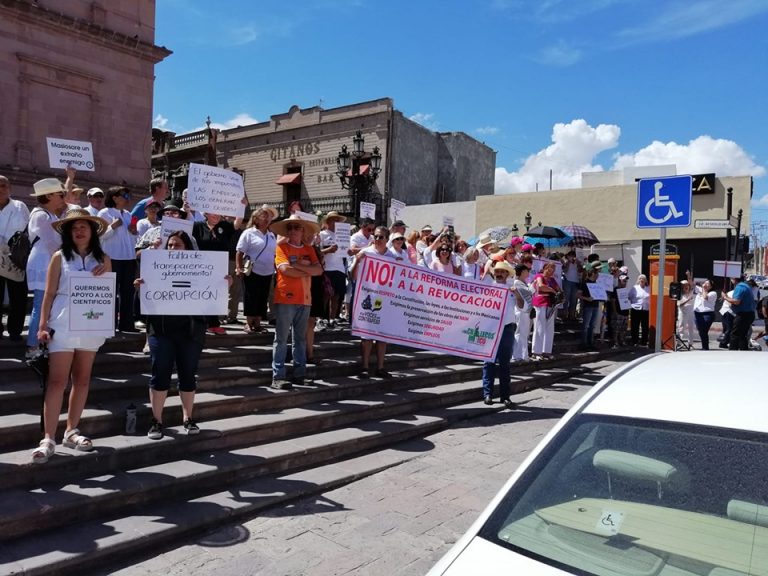 Realizan manifestación contra AMLO en Saltillo