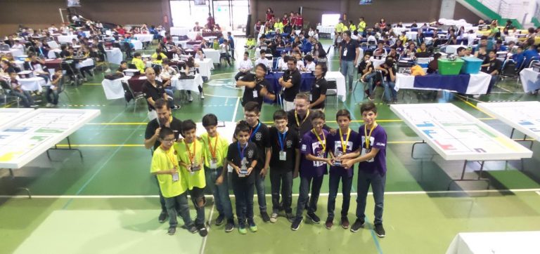 Alumnos de Coahuila triunfan en concurso regional de robótica