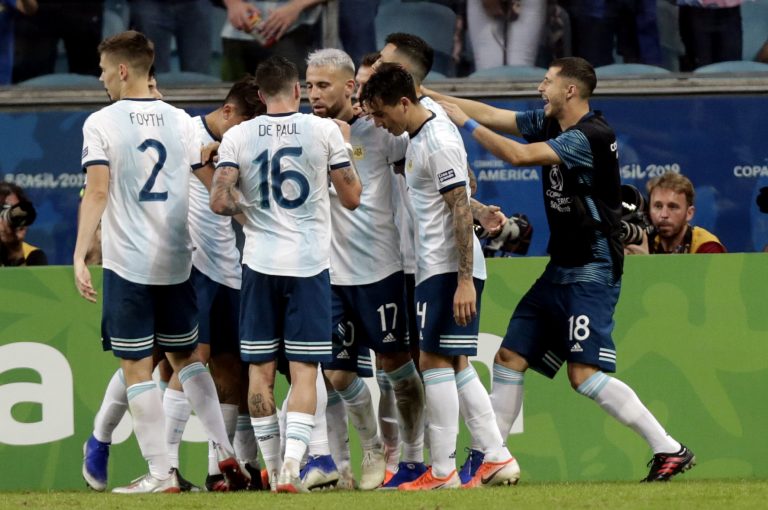 Argentina vence 2-0 a Qatar y enfrentará a Venezuela en cuartos en Brasil 2019