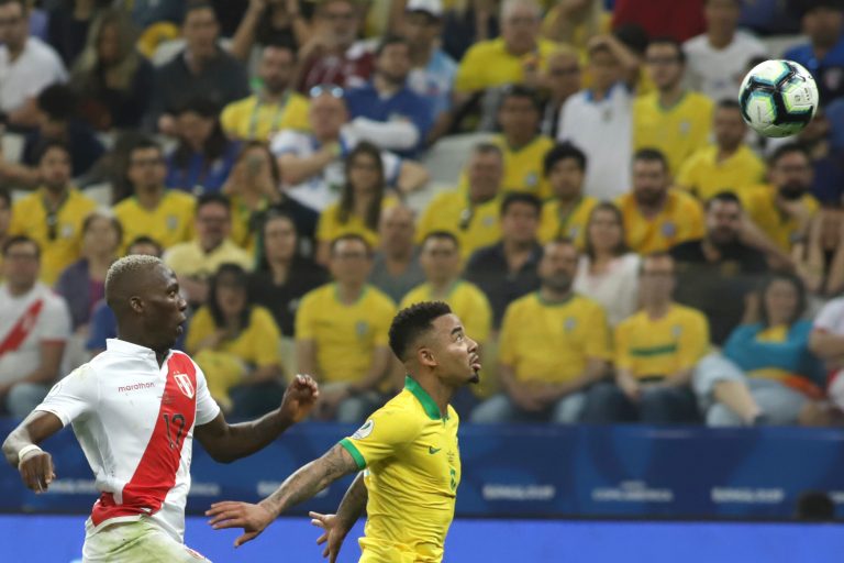 Brasil golea 5-0 a Perú