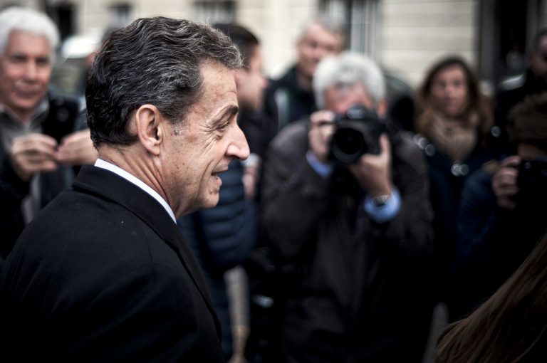 Condenan al expresidente francés Nicolas Sarkozy a un año de prisión y dos en suspensión por corrupción