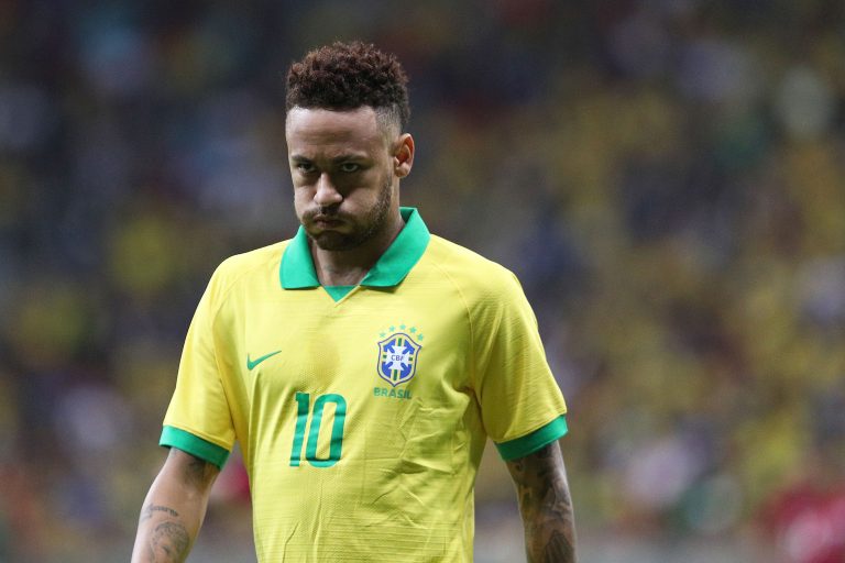 Hacienda brasileña bloquea 36 propiedades de Neymar