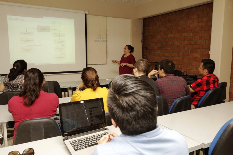 Imparten curso y conferencias en el Centro de Investigación de Matemáticas Aplicadas de la UA de C