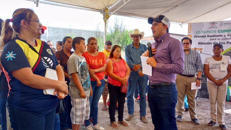 Ultiman detalles para instalación de lámparas de última tecnología en Saltillo