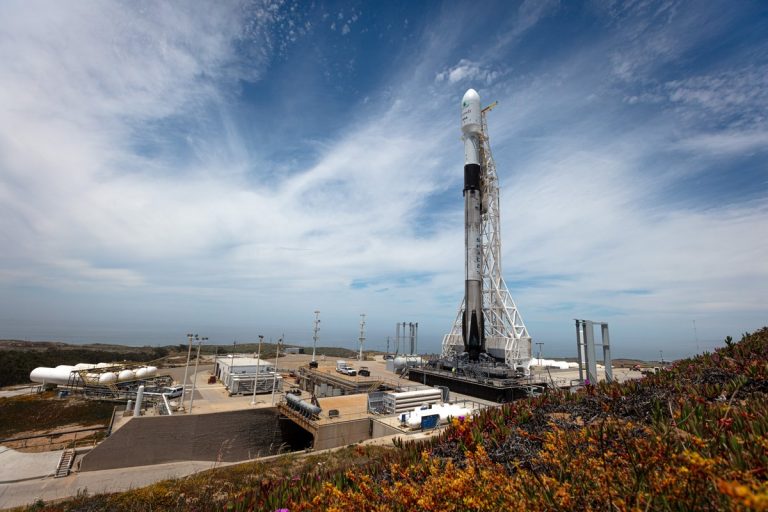 SpaceX lanza satélites canadienses al espacio