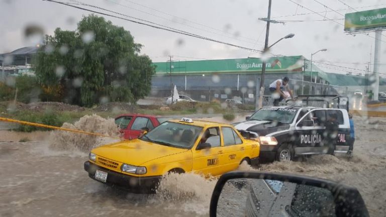 Héroes policías rescatan a 5 saltillenses