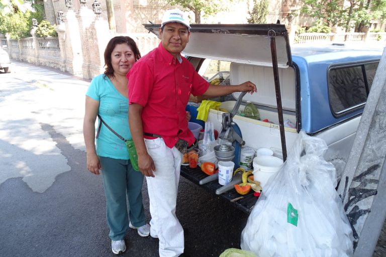 Diez años preparando el jugo de naranja más fresco de Ramos Arizpe