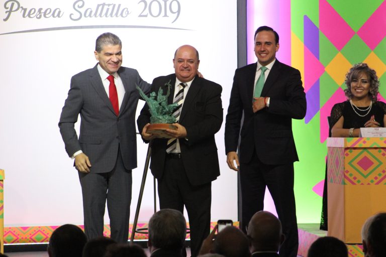 Entregan gobernador y alcalde la Presea Saltillo 2019