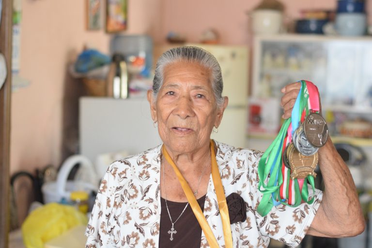 La edad no es el límite: a sus casi 90 años Leonarda Zúñiga reina en las pistas   