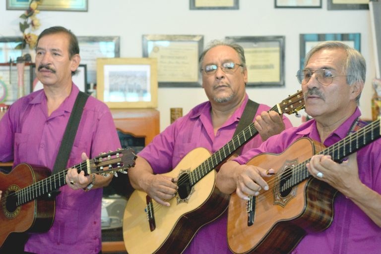 Los románticos hombres que le han cantado por cuatro décadas a Saltillo