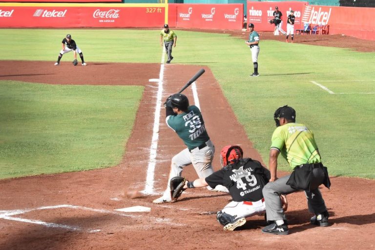 Con cuadrangulares, Saraperos empata la serie ante Piratas