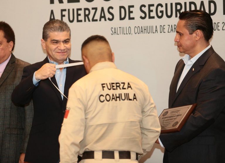 Gobernador entrega reconocimientos a fuerzas de seguridad de Coahuila