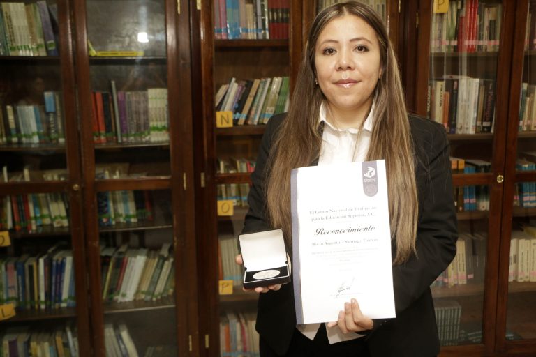 Rocío Santiago Cuevas, alumna de la UA de C, obtiene Premio Ceneval 2019