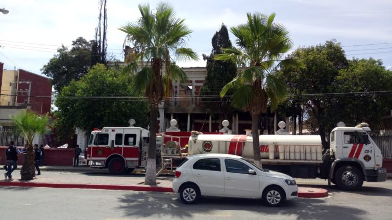 A punto del colapso tras incendio la casona histórica de Purcell y Ramos Arizpe