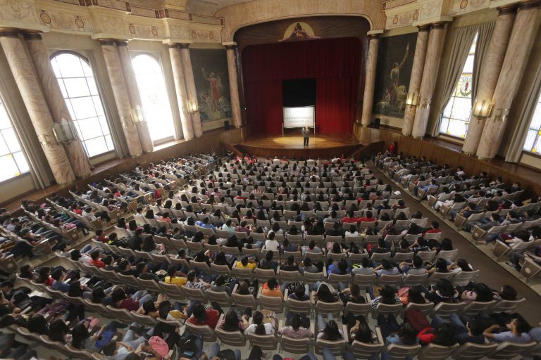 Dan la bienvenida a la generación 154 del Ateneo Fuente