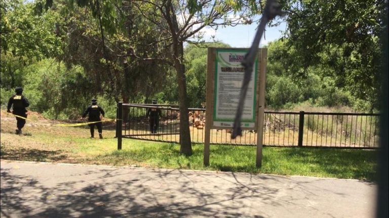 Encuentran a mujer sin vida en arroyo; habría sido arrastrada por la corriente de la lluvia del domingo