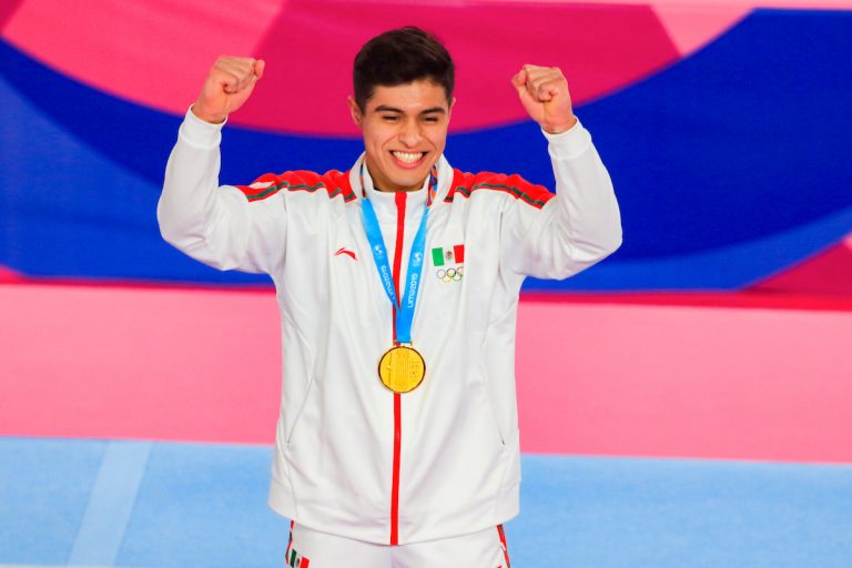 Isaac Núñez da a México histórica medalla de oro en barras paralelas