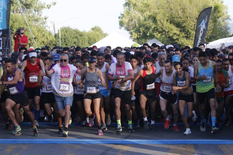 Más de dos mil saltillenses festejan a la ciudad corriendo