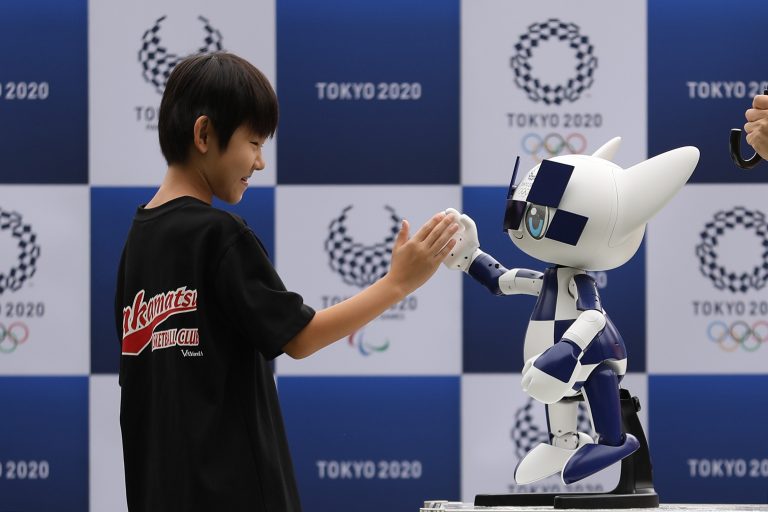 Presentan nuevos robots que atenderán a espectadores de Tokio 2020