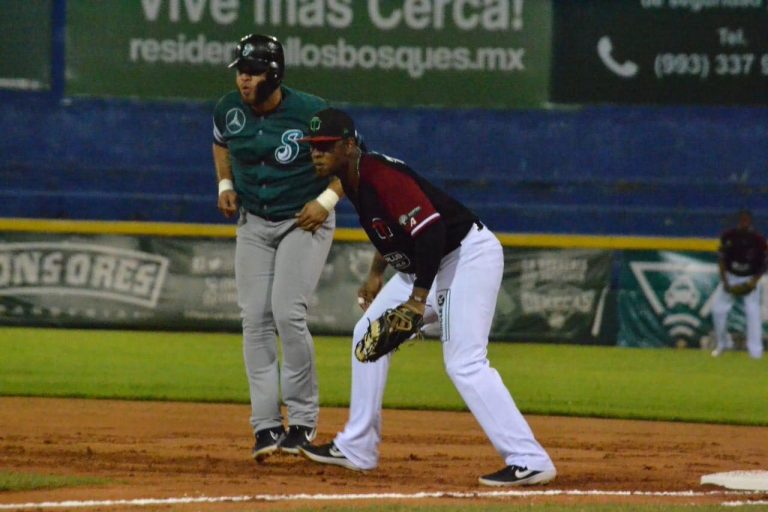 Saraperos blanquea 4 – 0 a Olmecas para amarrar serie en Tabasco