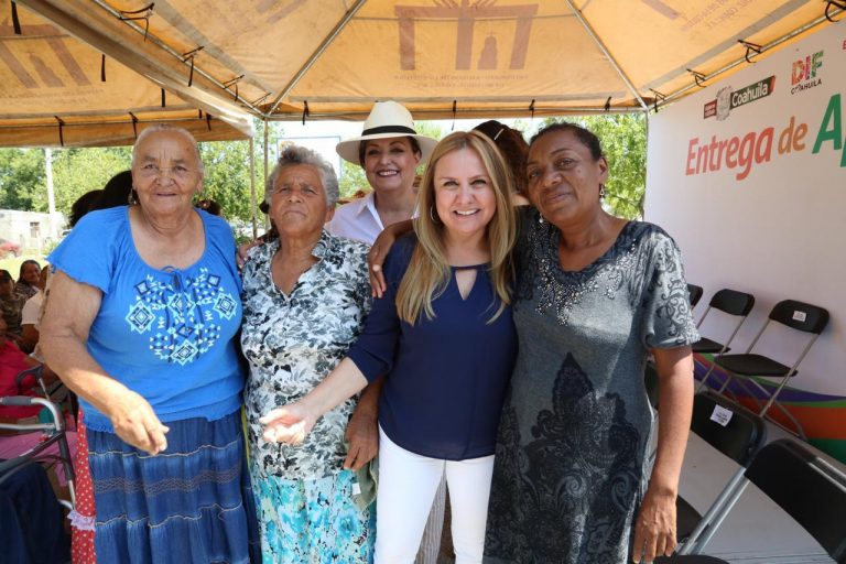 Lleva Marcela Gorgón apoyos a comunidad de Negros Mascogos