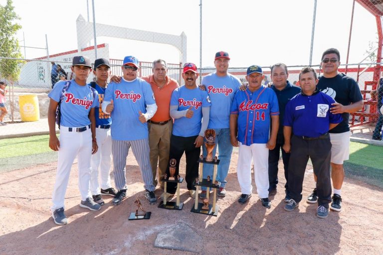 Premian a la liga municipal de softbol varonil de Ramos Arizpe