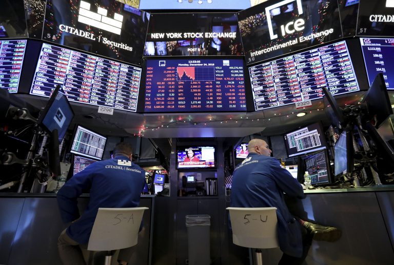 Wall Street cierra a la baja por temor a recesión