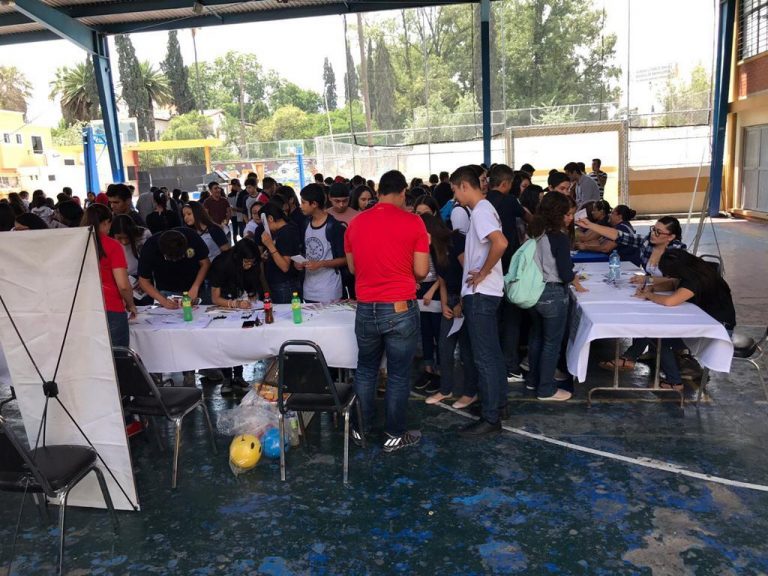 Coahuila orienta a jóvenes en la Feria de la Salud de la UA de C