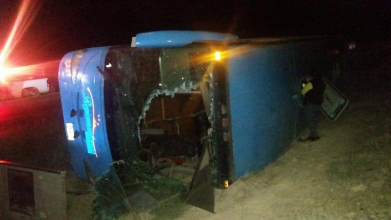 Mueren dos personas en accidente de autobús en Concha del Oro, Zacatecas