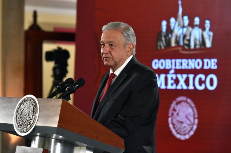 ‘No me confundan, vámonos respetando’: López Obrador a INE