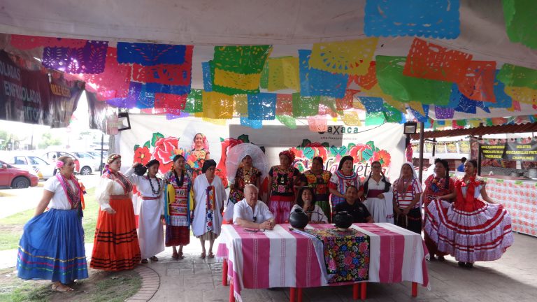 Presentan muestra cultural, artesanal y gastronómica “Oaxaca y la Guelaguetza en Saltillo”