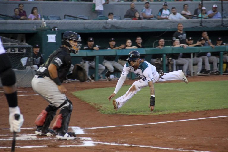 Saraperos sigue con vida; blanquea 5-0 a Tijuana en el Madero