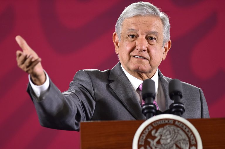 Promete López Obrador protección a informantes de delitos