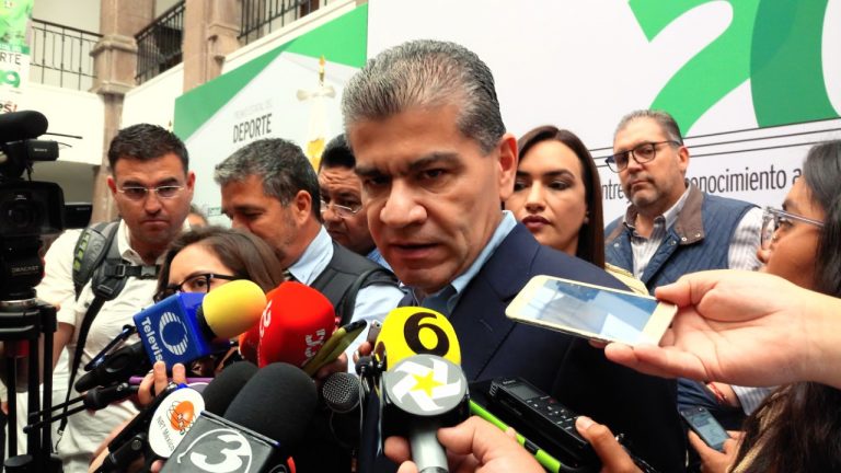 En desacuerdo gobernador con protesta de alcaldes en Palacio Nacional