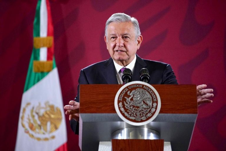 AMLO pide ratificar T-MEC; se compromete a implementar reforma laboral