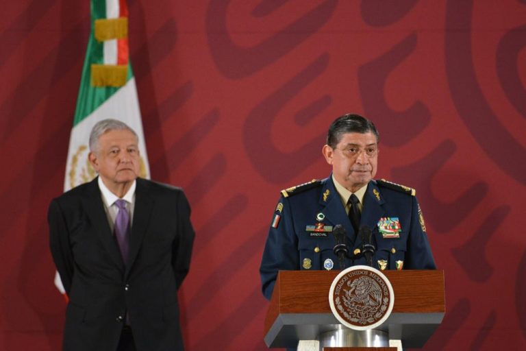 Culpa AMLO a Coronel por fallido operativo; pone en peligro su vida